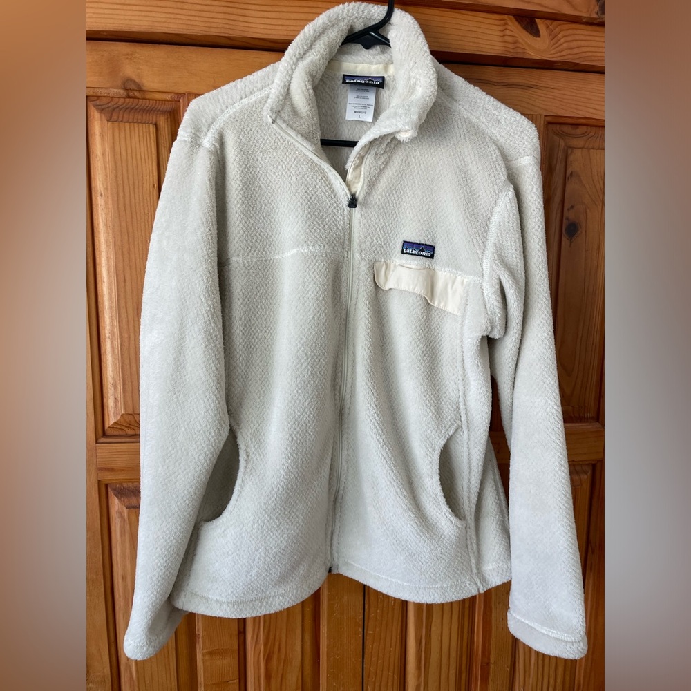 Patagonia women’s white/cream fuzzy zip up size Large